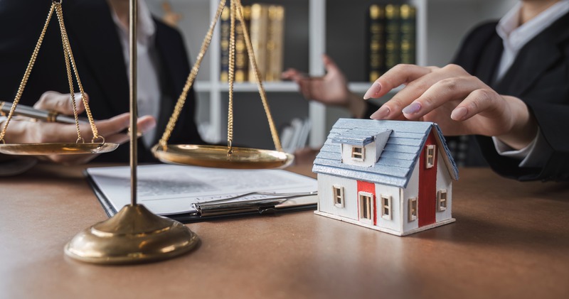 Read more about the article Regulatory Compliance for Landowners: Tips from Real Estate Lawyers